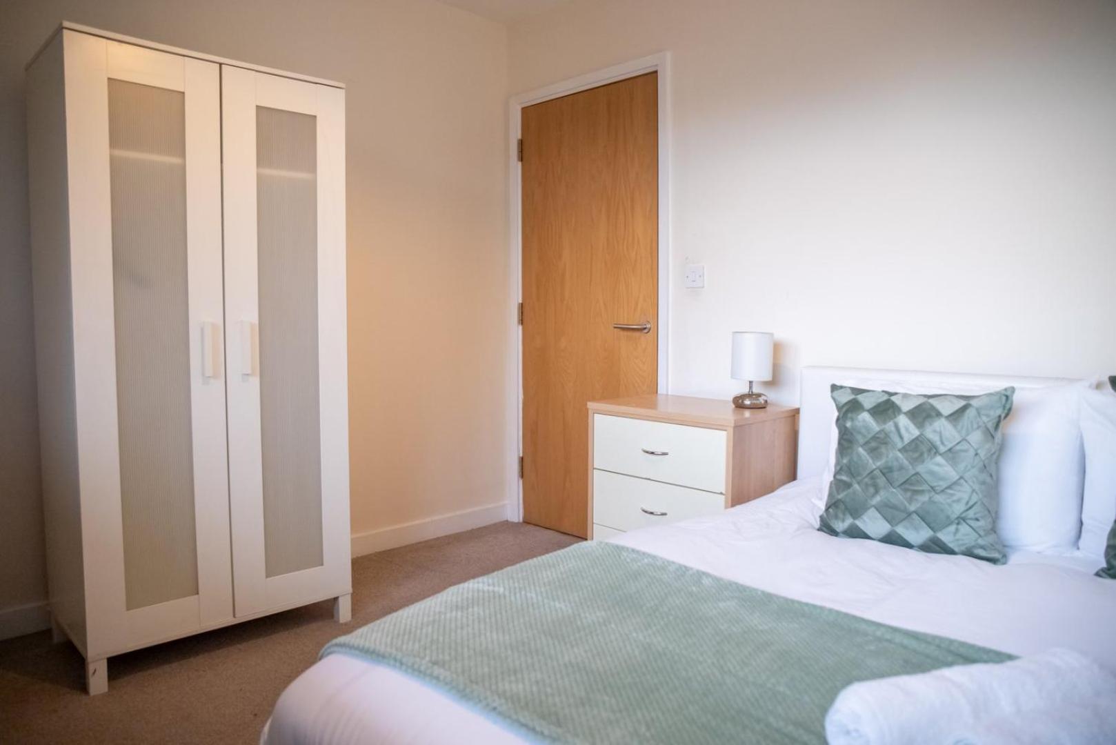 Leeds Vibrant 2 Bedroom Sleeps 4 מראה חיצוני תמונה